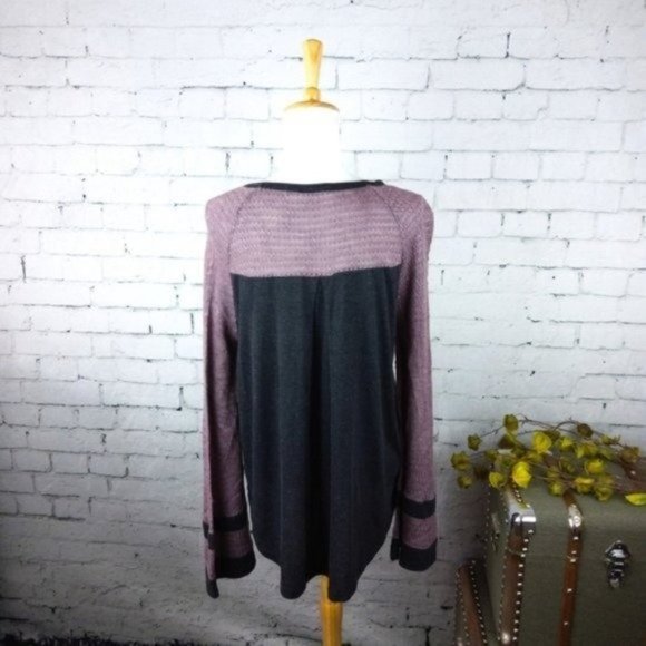 Doe & Rae Top With Sweater Knit Bell Sleeves Gray Large - Picture 3 of 6